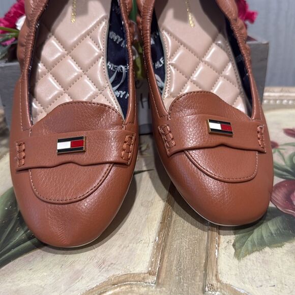 Tommy Hilfiger British Tan Faux Leather Flats Sz 8.5 Near New - Picture 9 of 16